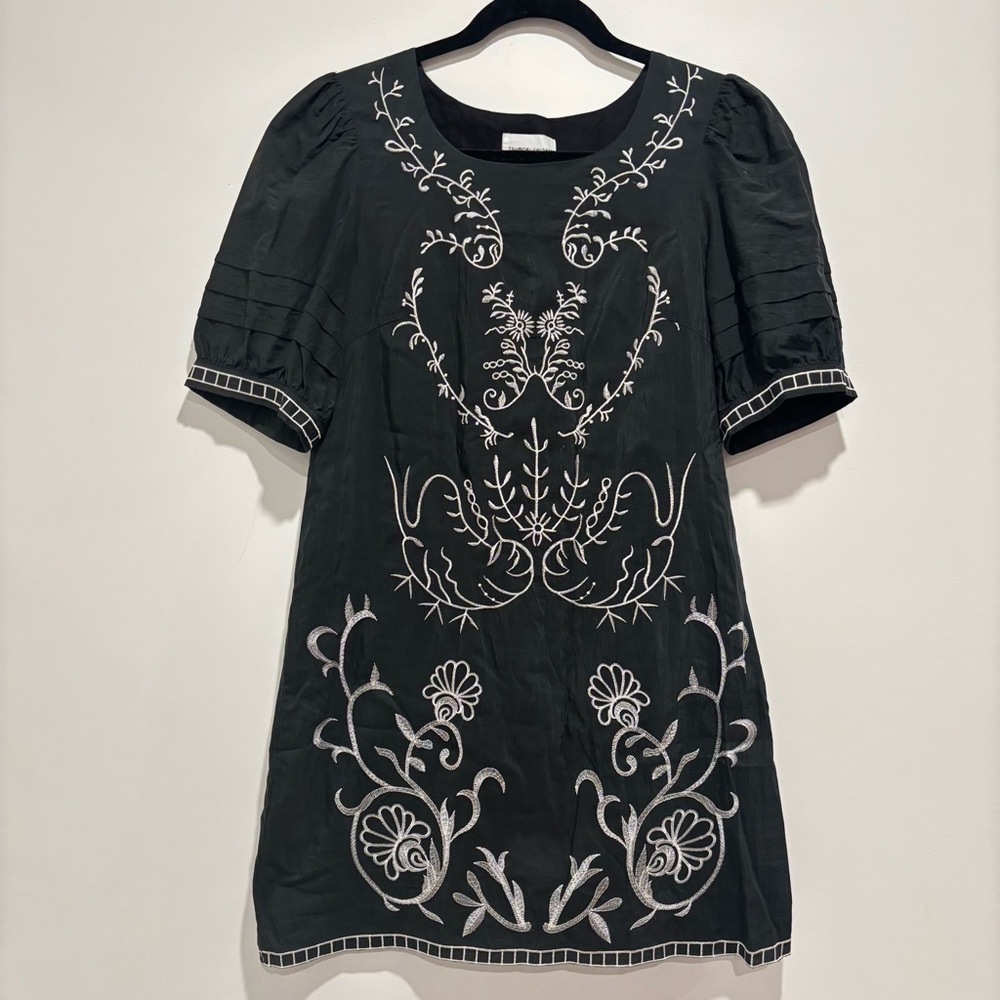 Tsumori Chisato Black silk blend dress with white embroidery